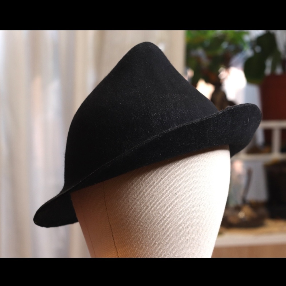 Beauxbatons style black witch or warlock wool hat, NWOT, size m